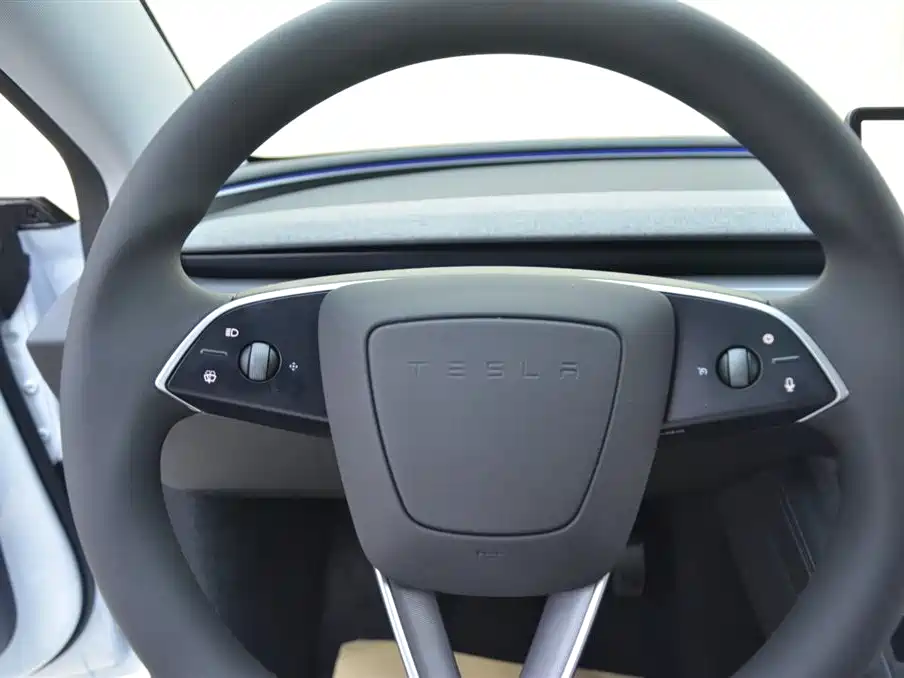 Tesla Model 3 2026 2025 Model Year Facelift Rear-Wheel Drive