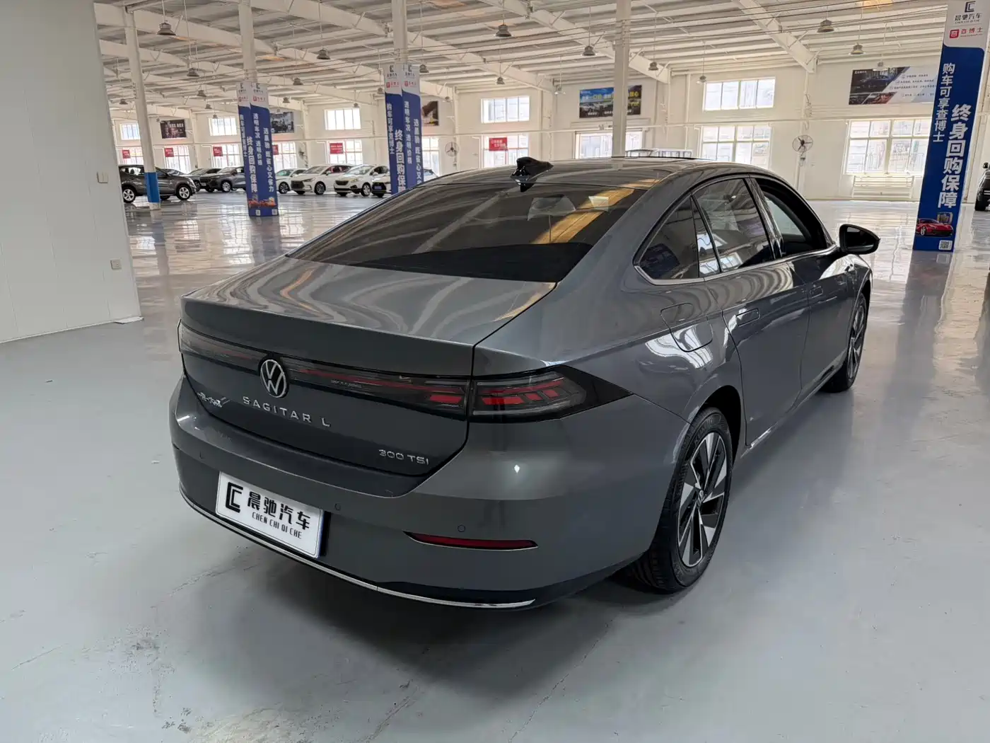 VOLKSWAGEN SAGITAR