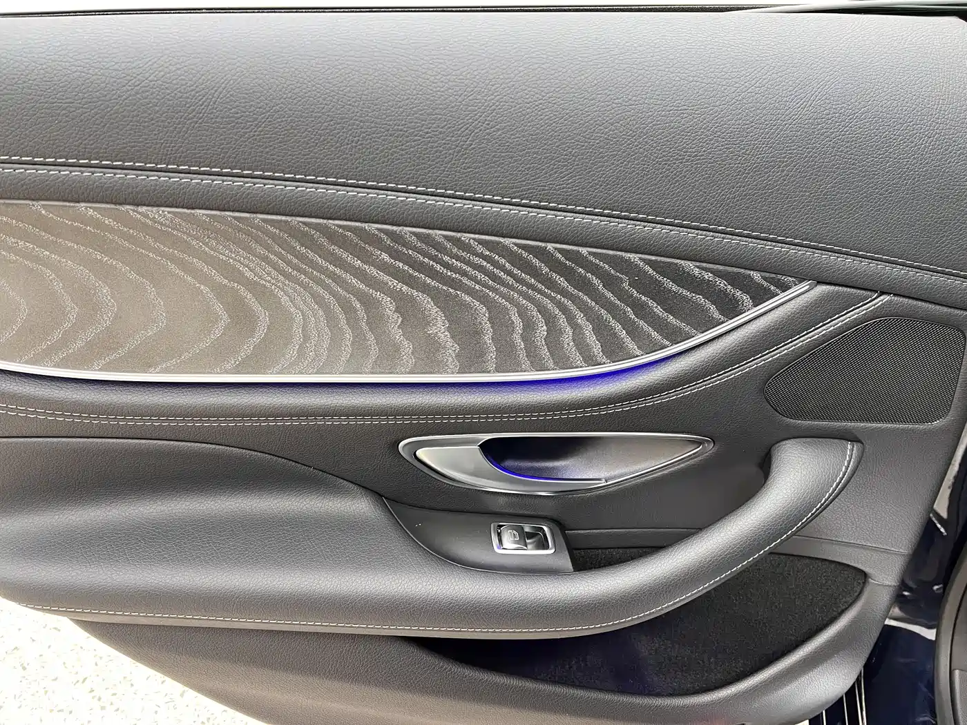 Mercedes-Benz CLS 2018 CLS 300 Dynamic фото 32
