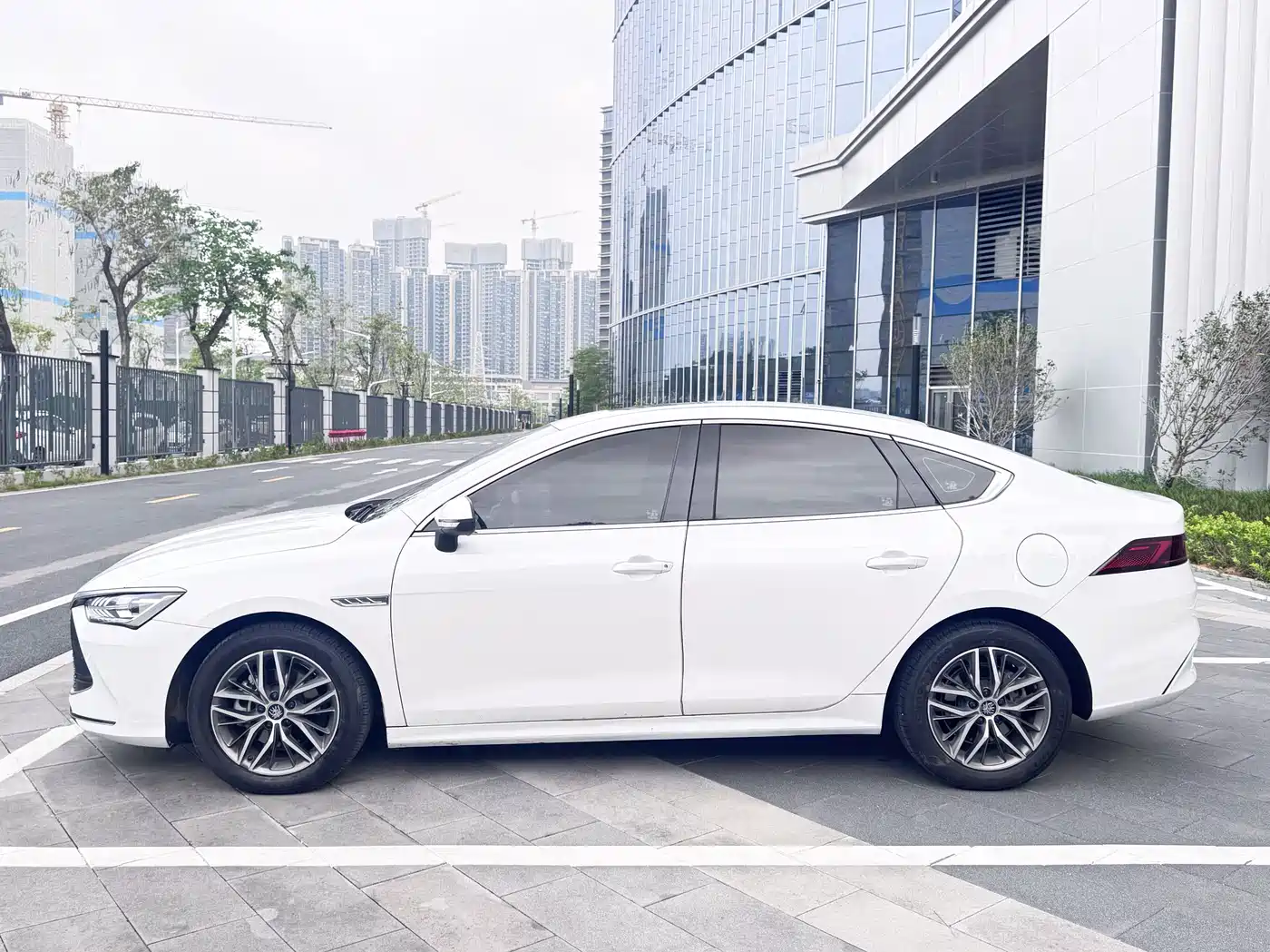 BYD Qin PLUS 2021 DM-i 55KM Flagship фото 30
