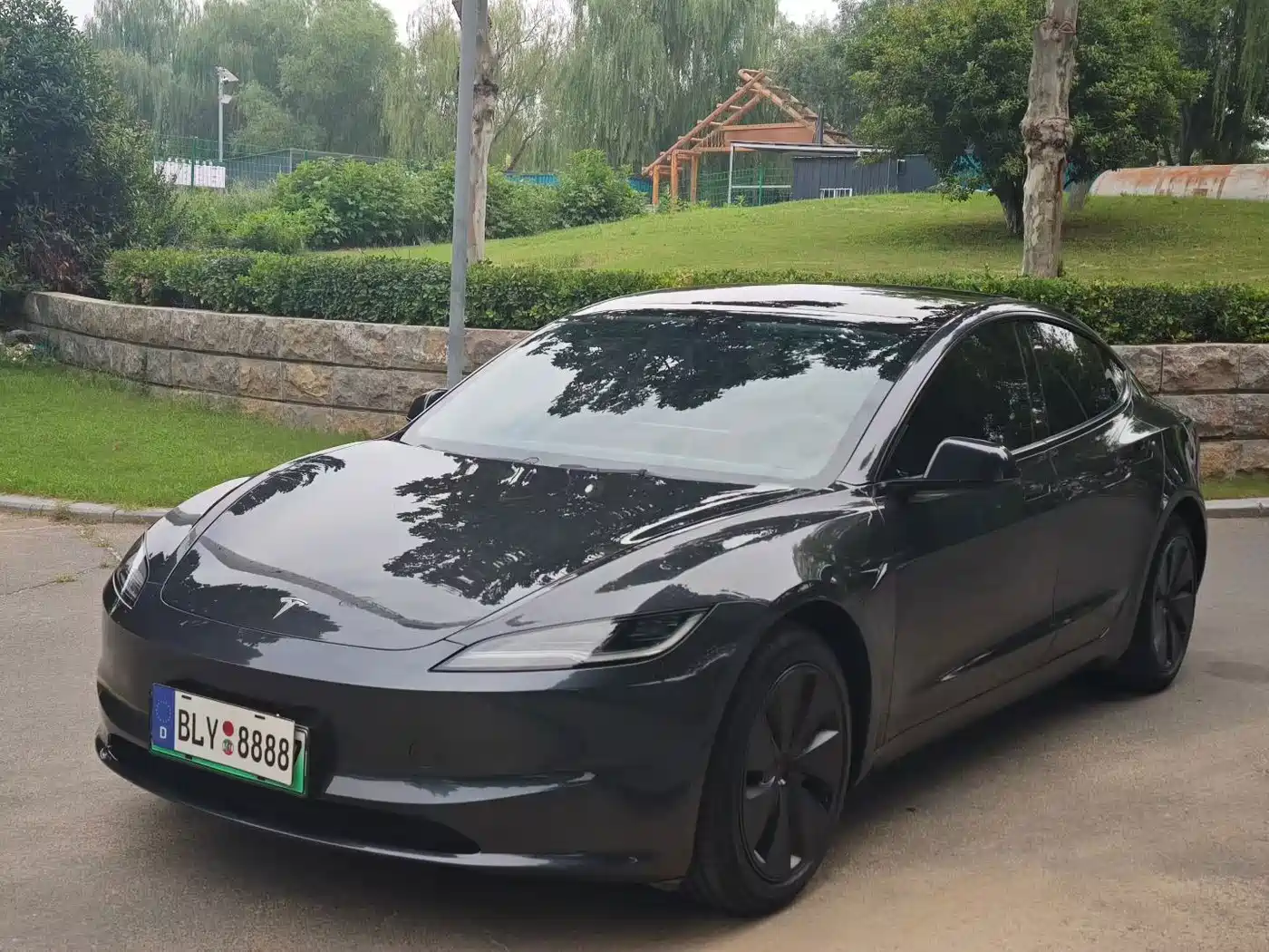 Tesla Model 3 2025