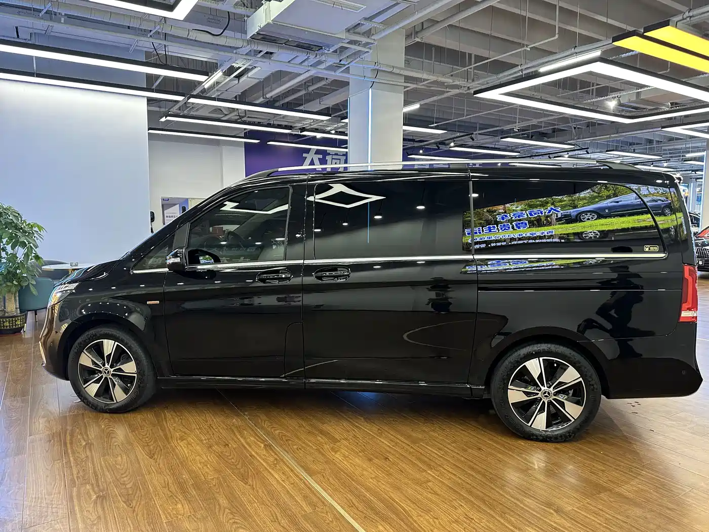 Mercedes-Benz V-Class 2020 V 260 Luxury Edition фото 11