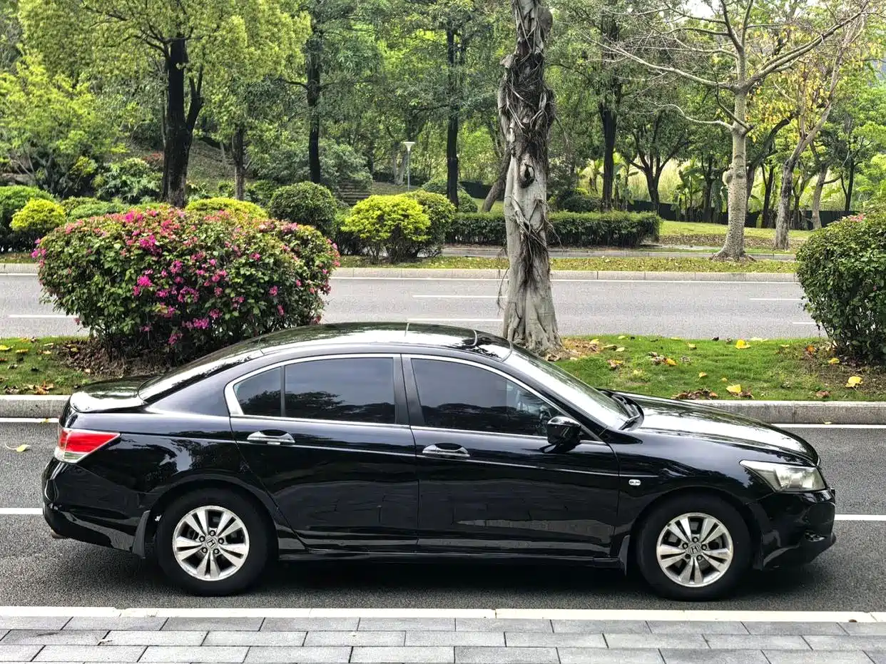 Фото 16 - Honda Accord