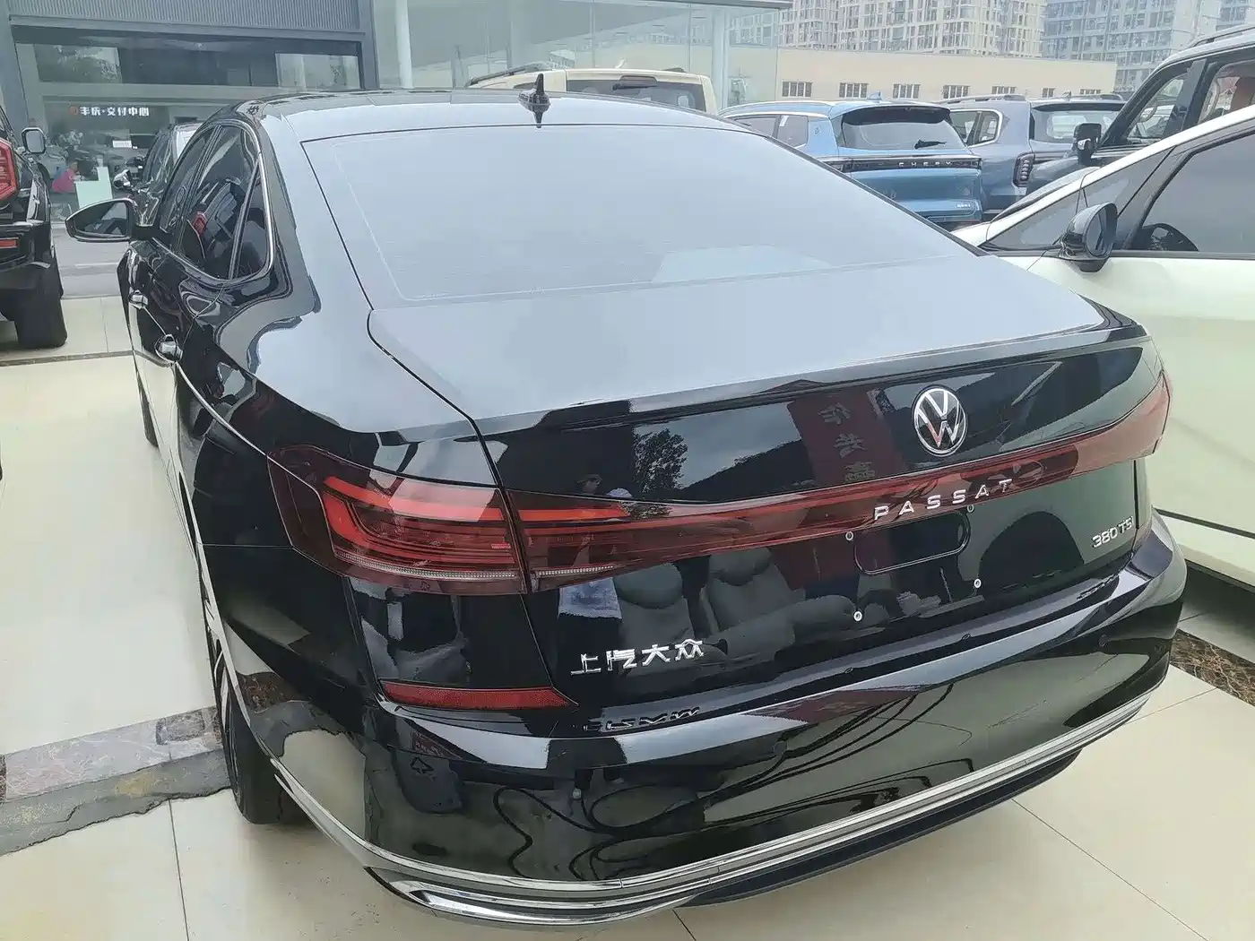 Фото 14 - Volkswagen Passat