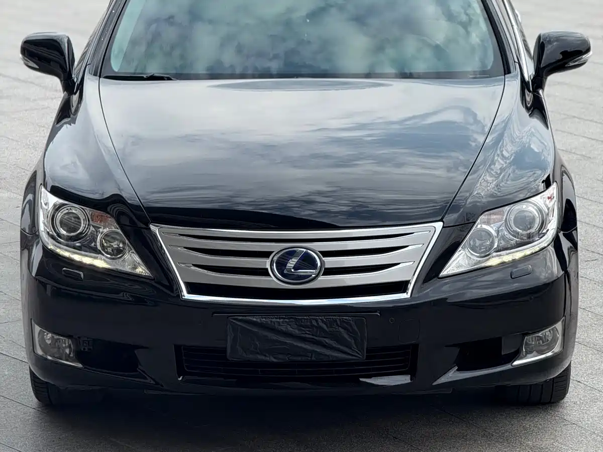 Lexus LS 2010 600hL фото 2