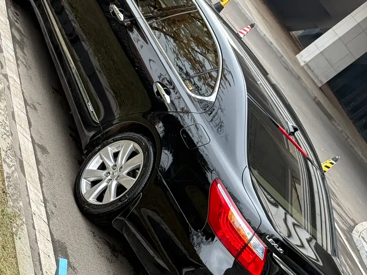 Lexus LS 2010 600hL фото 4