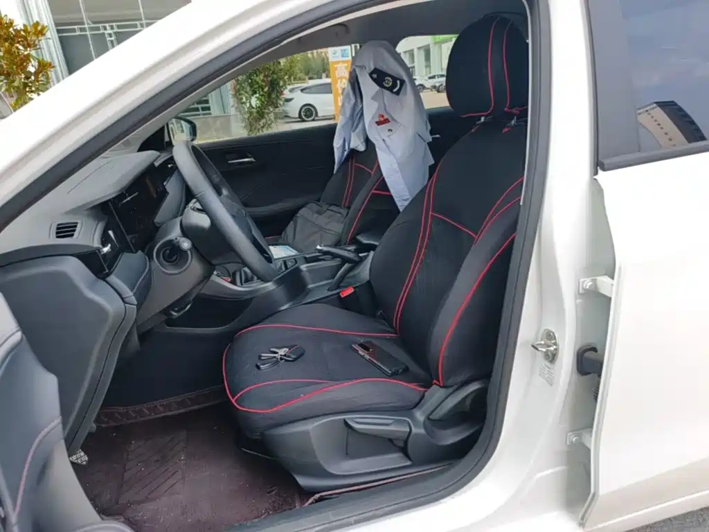 Roewe i5 2025 2026 1.5L Manual Comfort