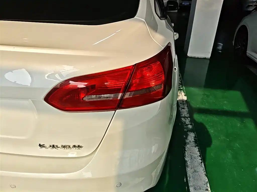 Фото 8 - Ford Focus