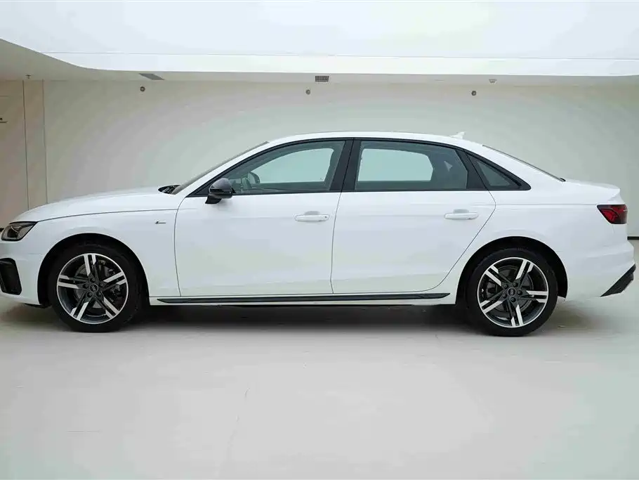 Audi A4L 2022 40 TFSI Luxury Dynamic фото 3
