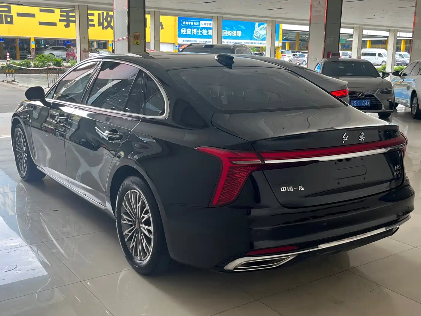 Фото 9 - Hongqi H5
