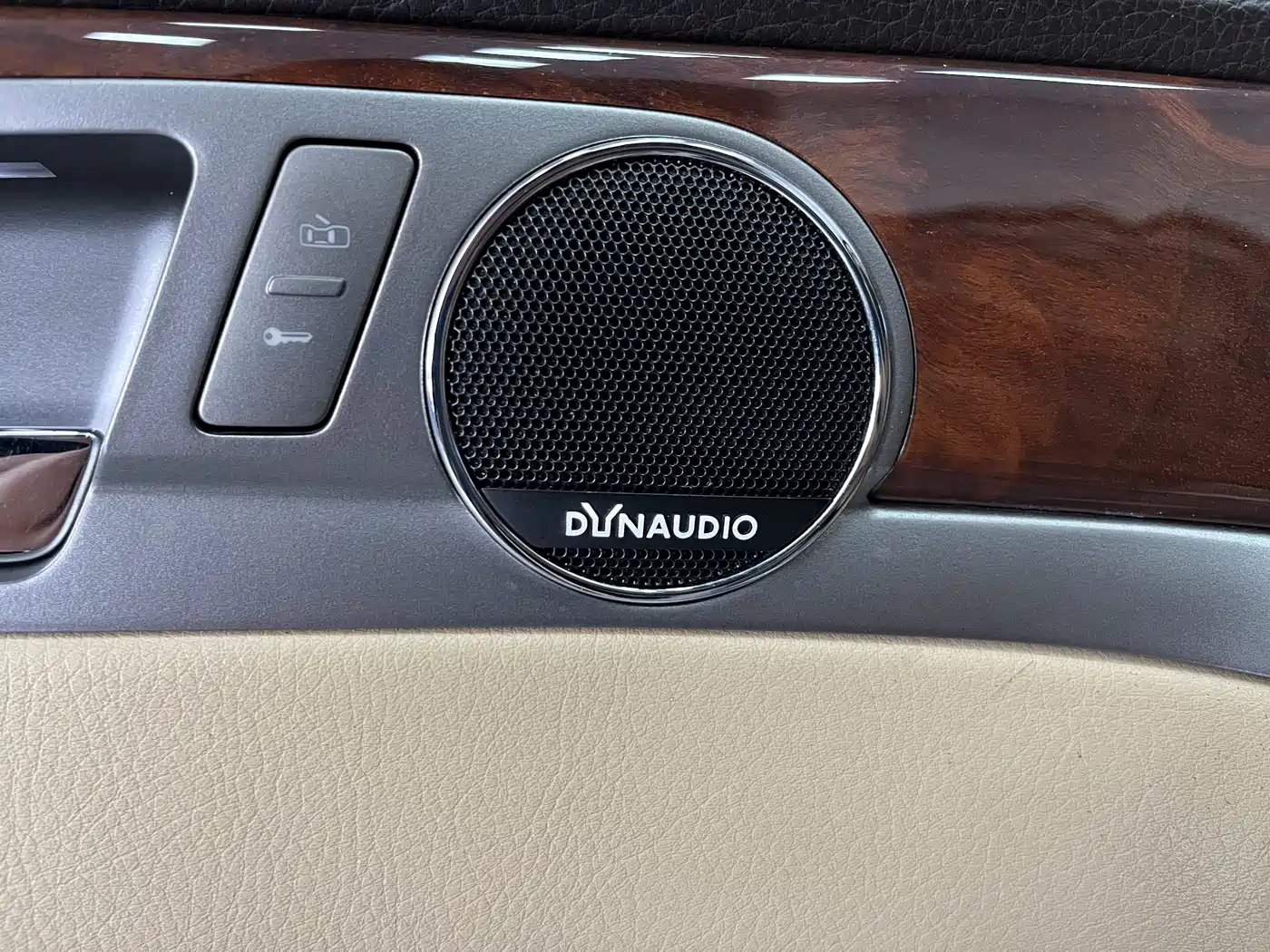 Volkswagen Phaeton 2012 3.0L Executive фото 16