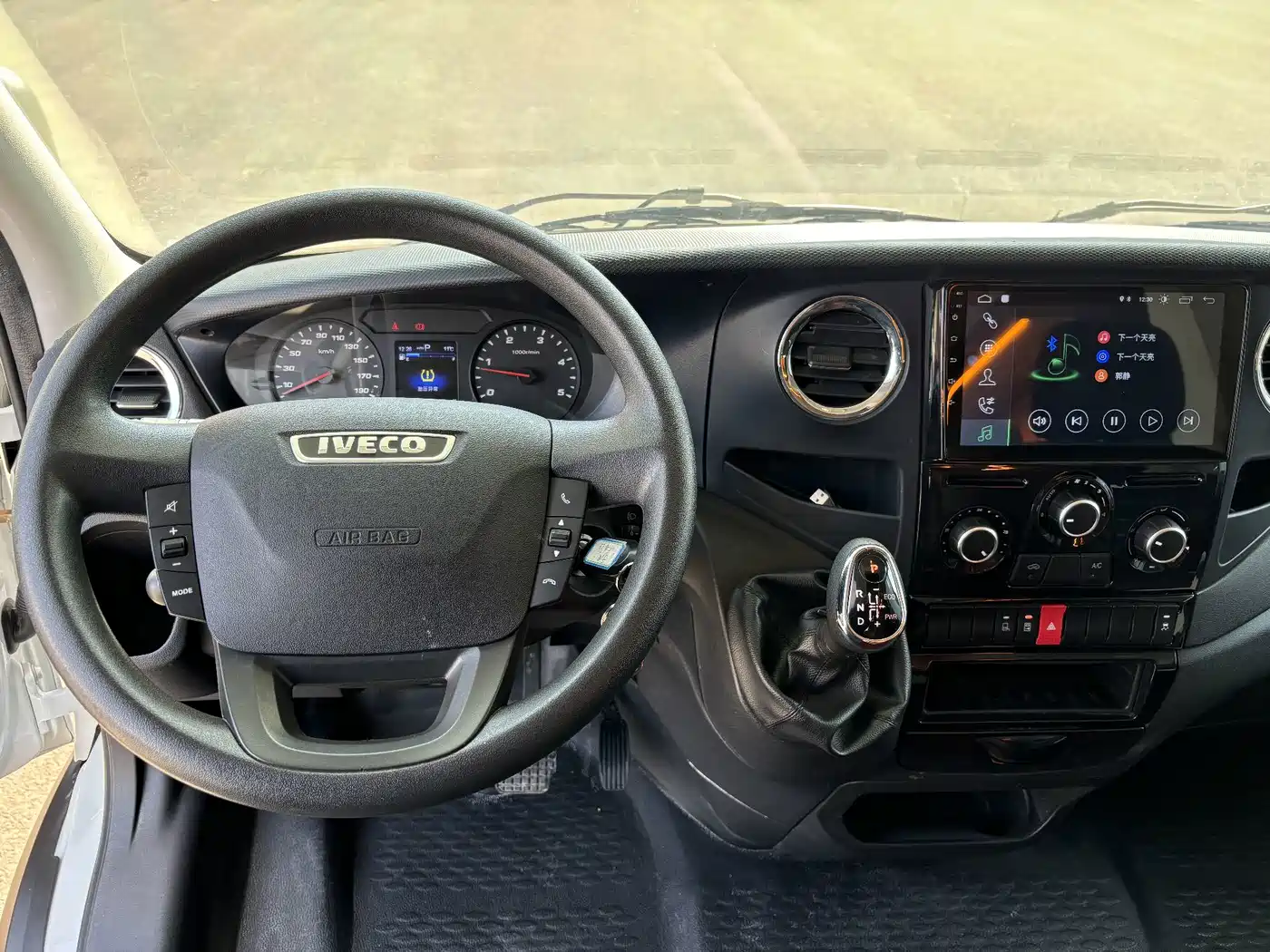 Iveco Daily 2023 2021 3.0T Automatic Professional Chassis 6-ton Extended Wheelbase Double-row Chassis F1C