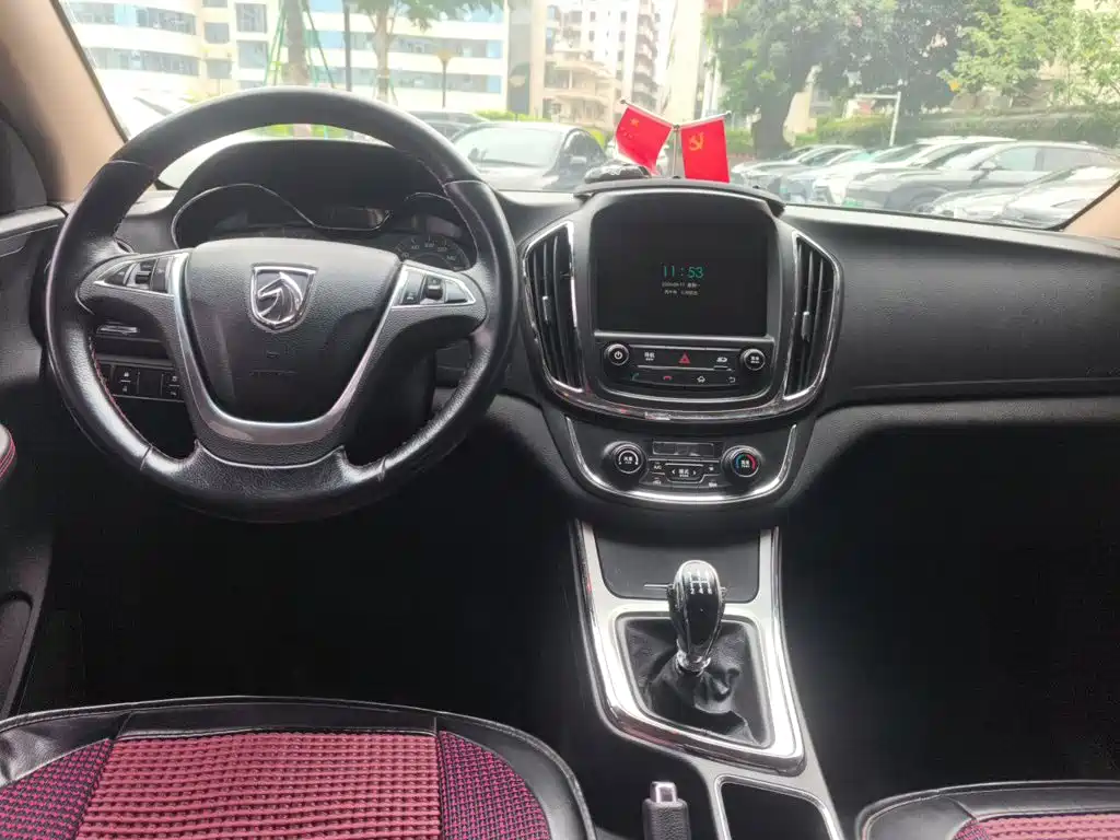 Baojun 560 2015 2015 1.8L Manual Luxury