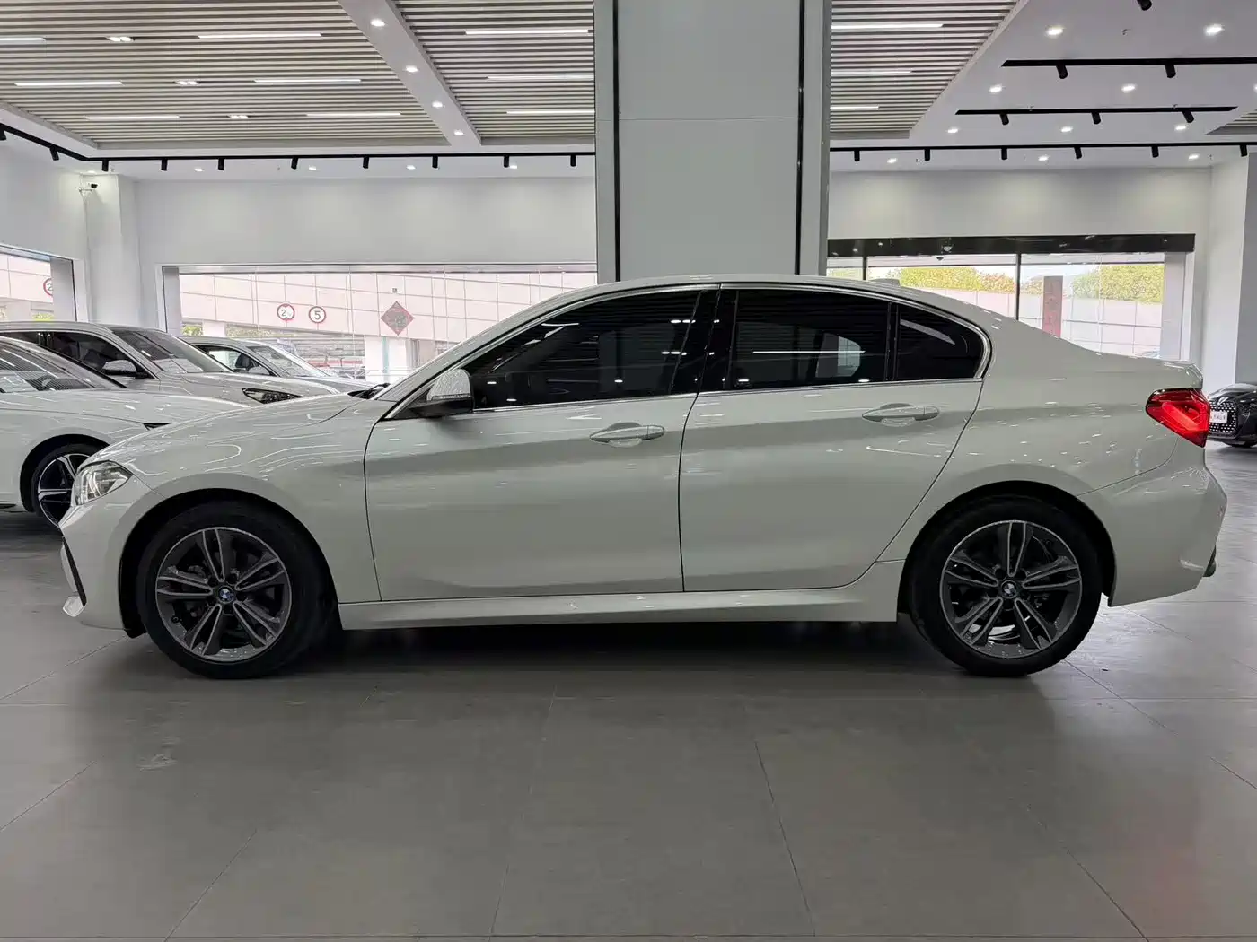BMW 1 Series 2022 120i M Sport фото 3