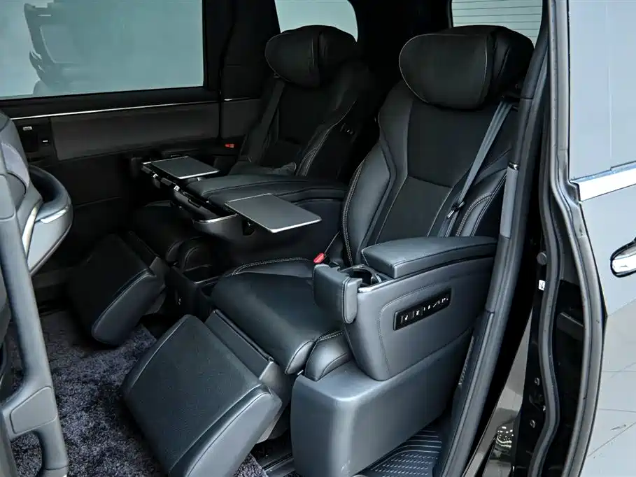 Lexus LM 2023 500h 6-Seater Prestige Edition фото 12