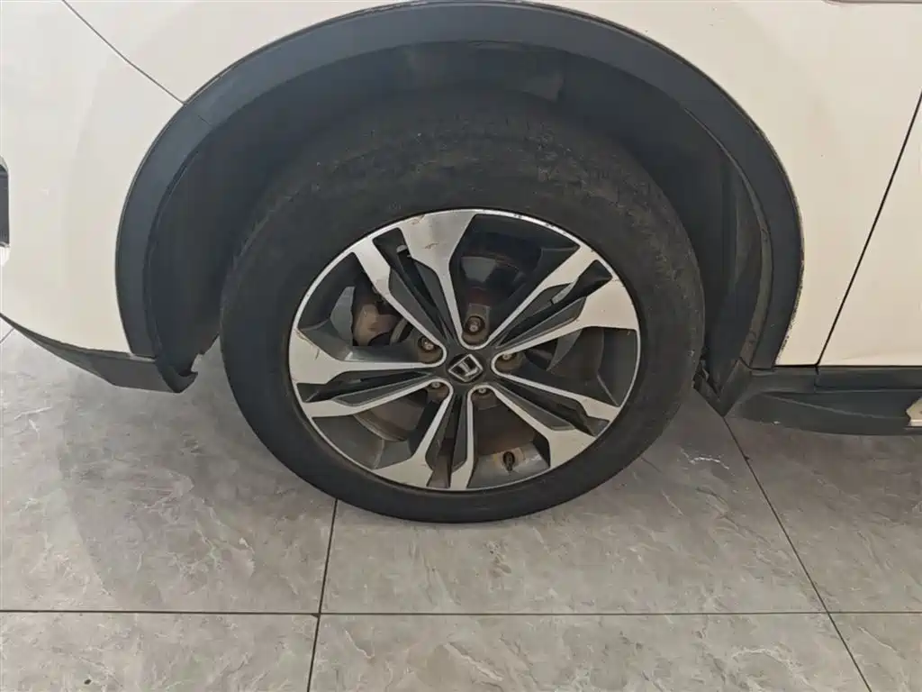 Luxgen U6 SUV 2016 2015 1.8T Innovation Upgrade