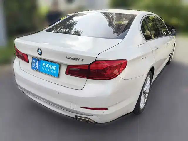 BMW 5 Series 2018 525Li Luxury Package — фото 2