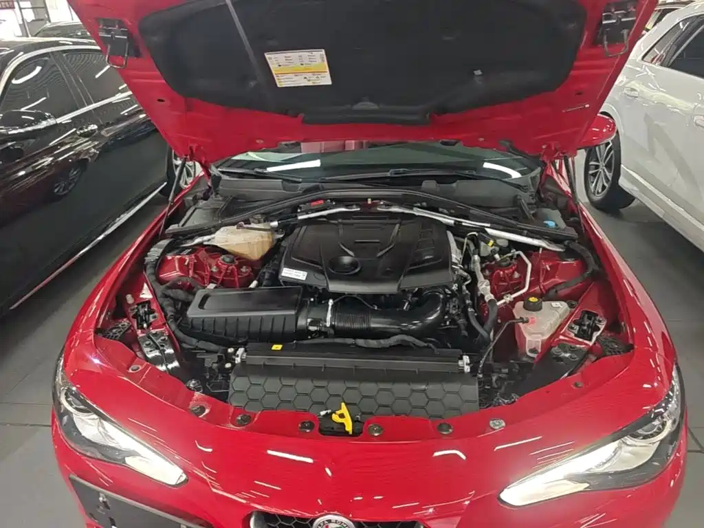Alfa Romeo Giulia 2018 2017 2.0T 200HP Luxury Edition