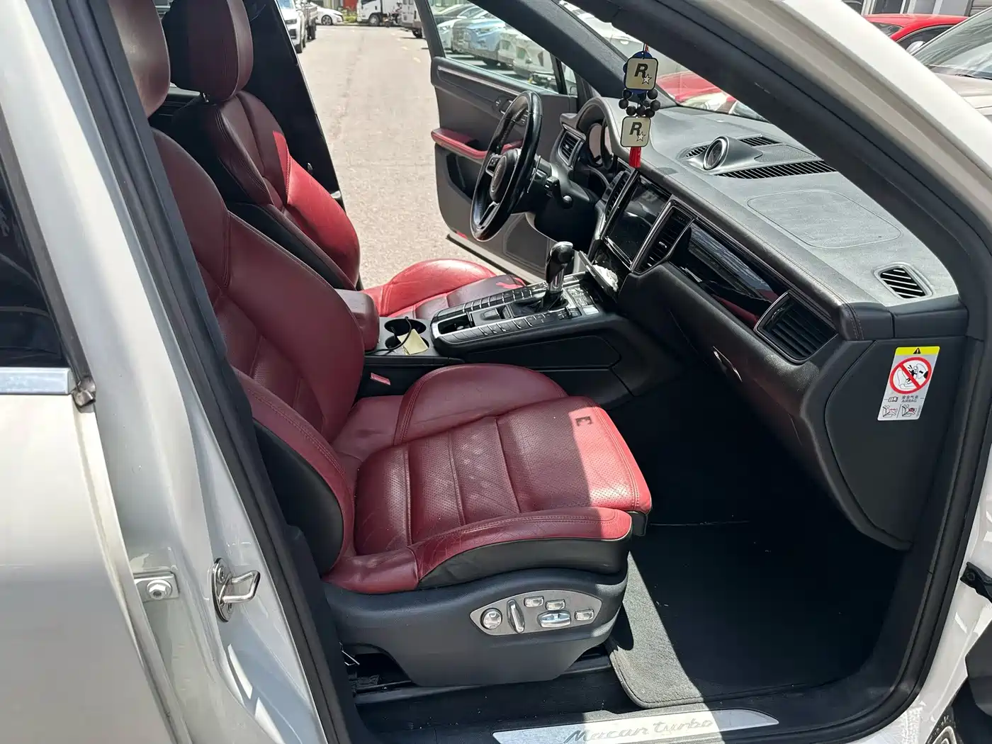 Photo 4 - Porsche Macan
