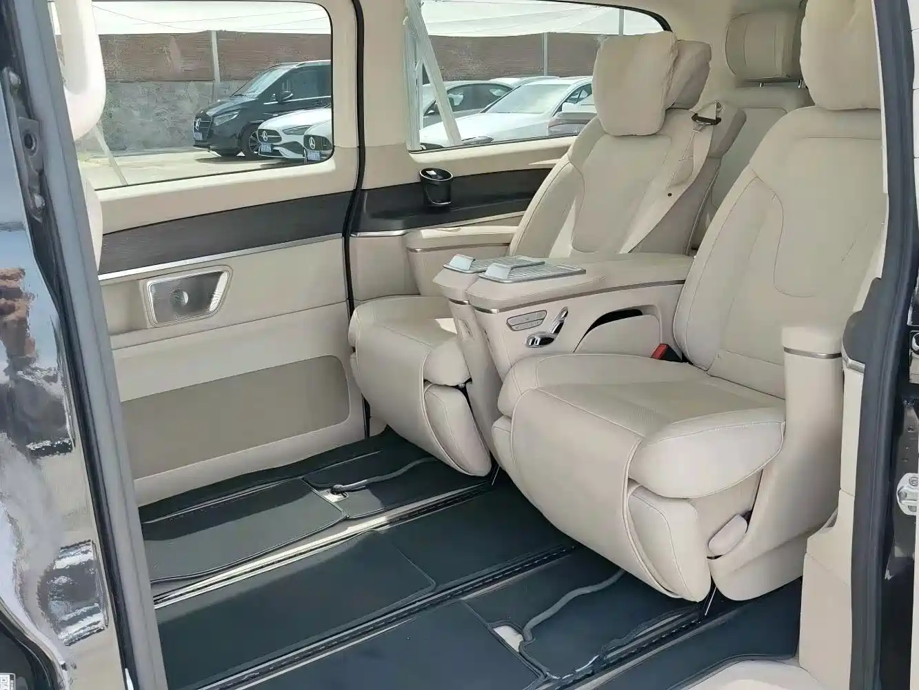 Mercedes-Benz V-Class 2025 2024 V 300 L Long Wheelbase Luxury Edition