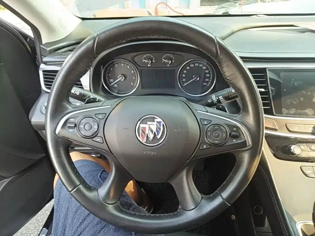 Photo 11 - Buick LaCrosse