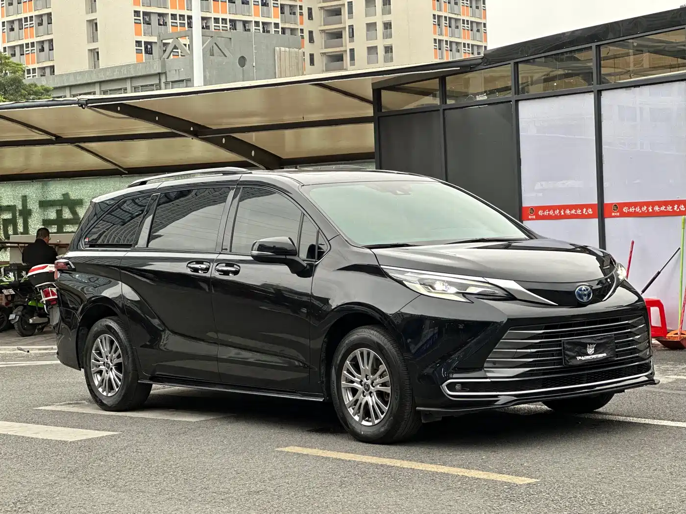 Toyota Sienna 2021 2.5L Hybrid Luxury Edition фото 3