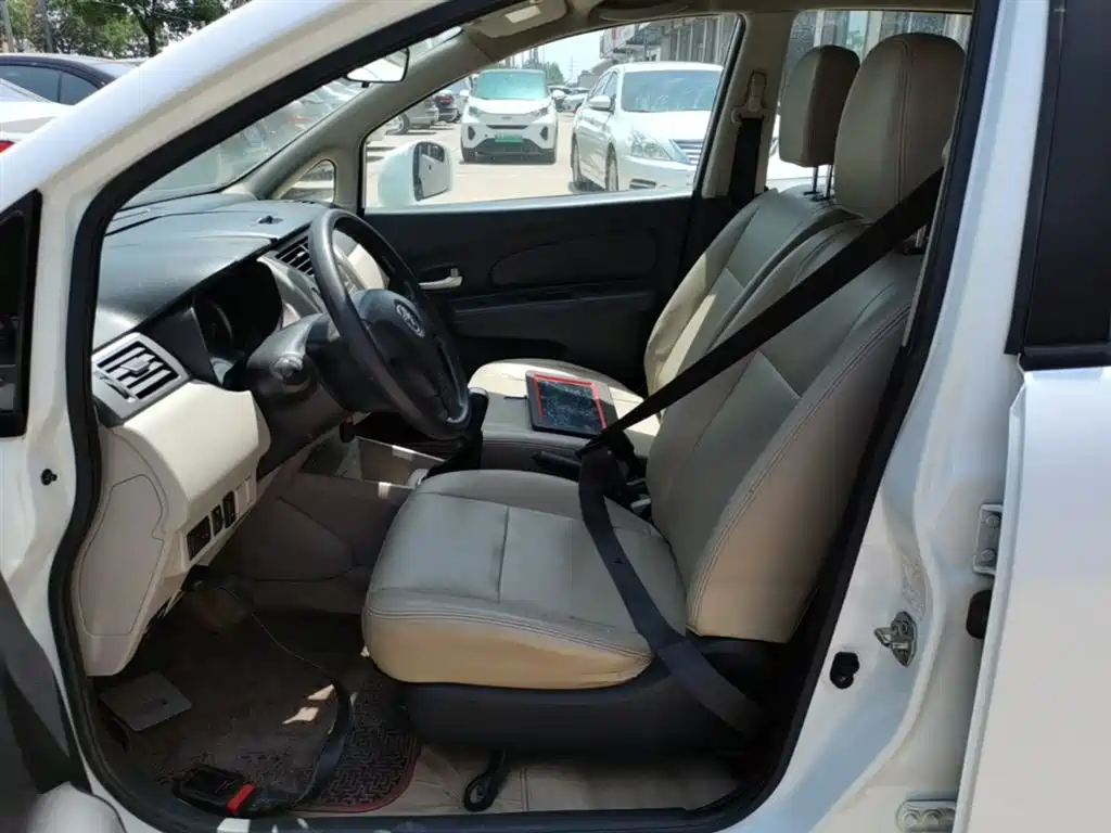 Venucia R50 2016 2015 1.6L Manual Fashion