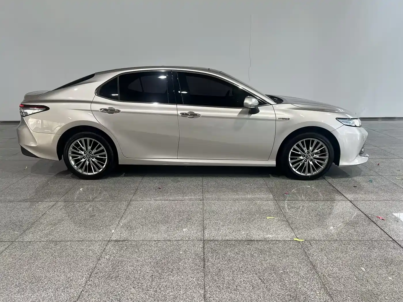Фото 3 - Toyota Camry