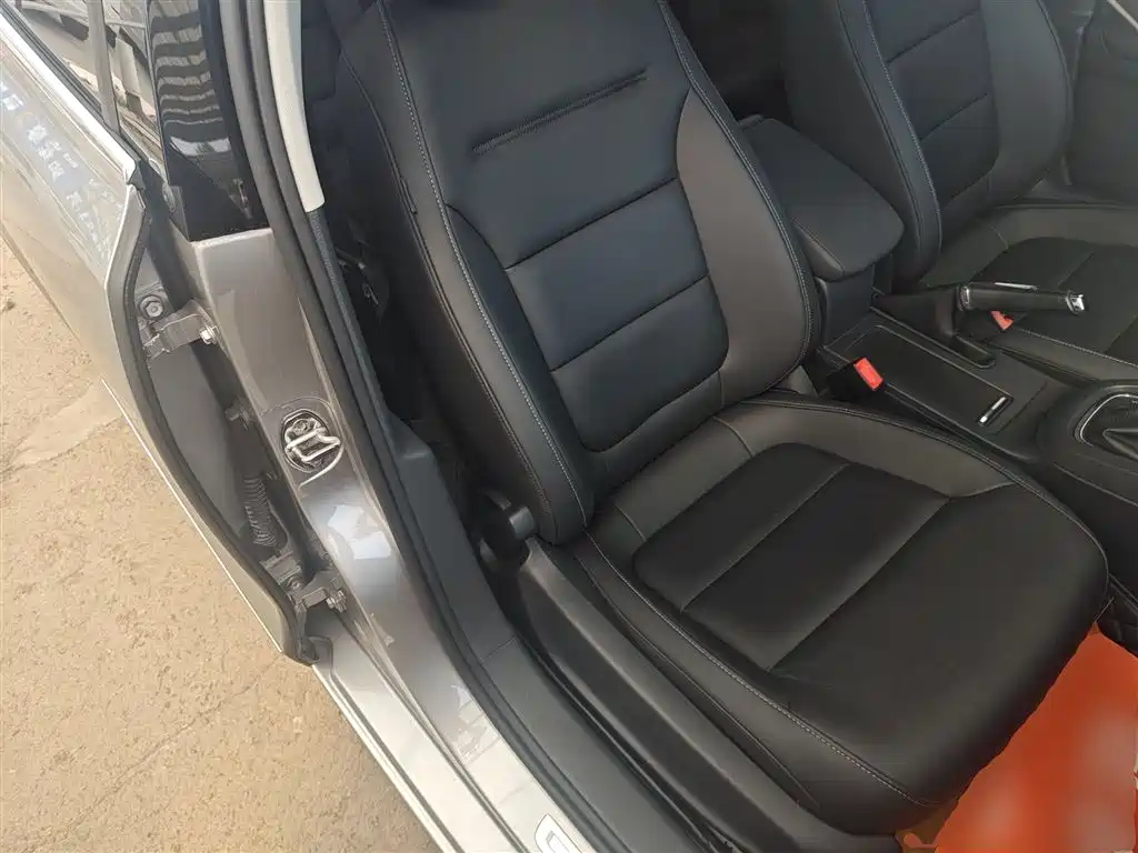 Volkswagen Sagitar 2018 1.6L Automatic Comfort фото 18