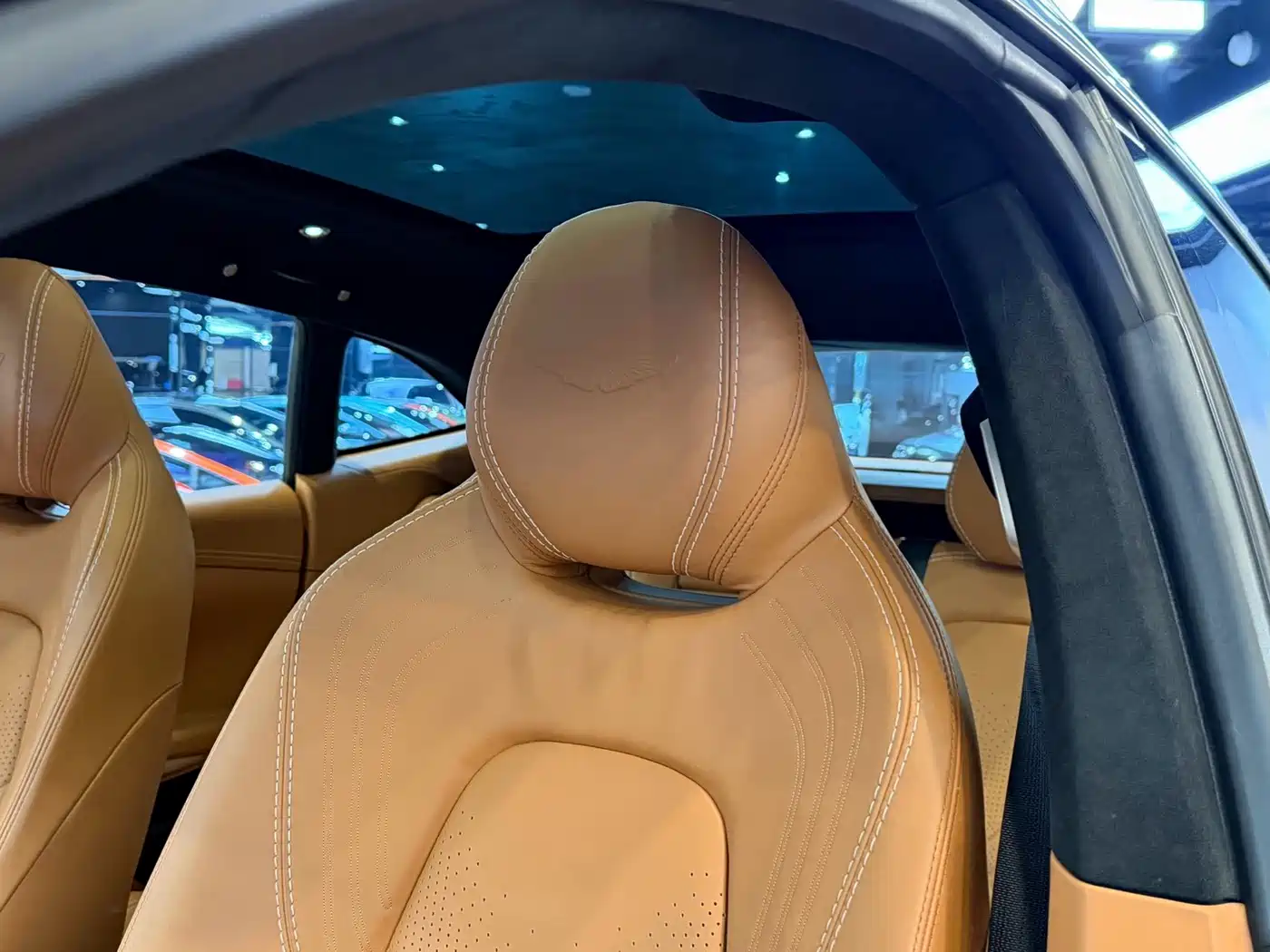 Aston Martin DBX 2023 2023 3.0T STRAIGHT-SIX