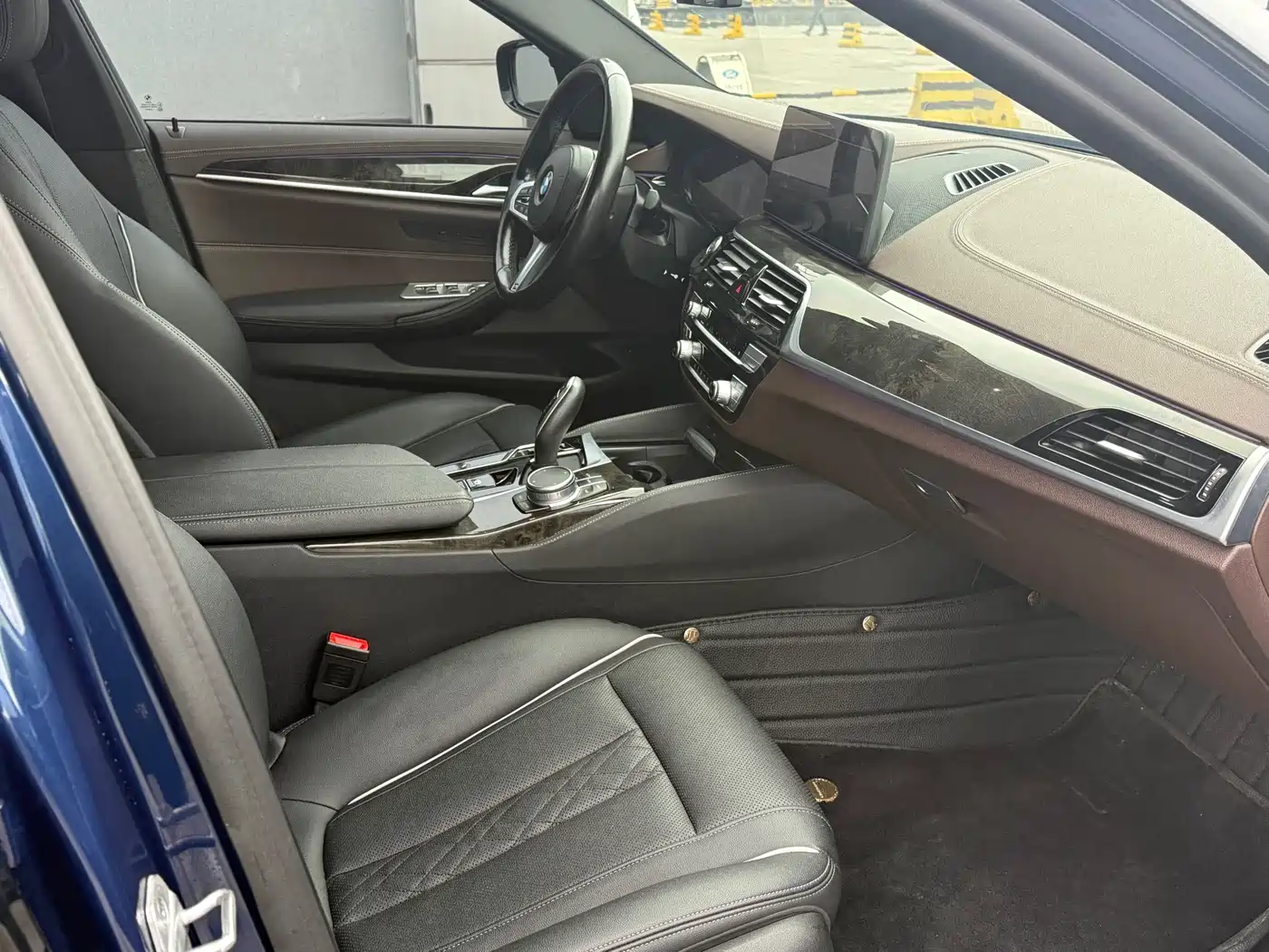 BMW 5 Series 2021 525Li M Sport Package фото 11