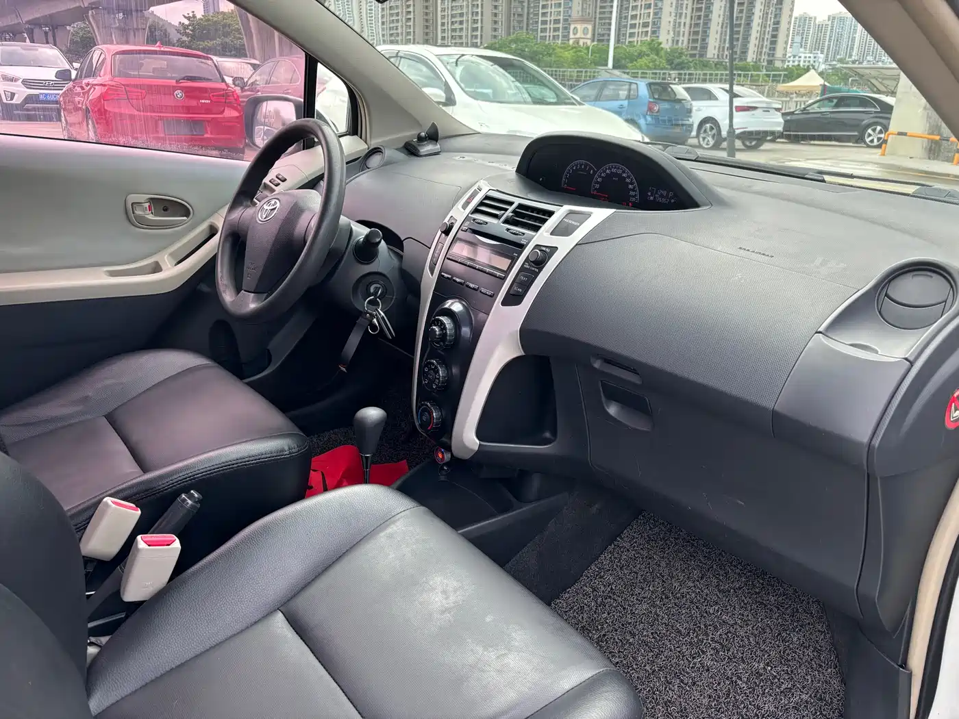 Toyota Yaris 2011 1.6E Auto Charm Edition фото 5