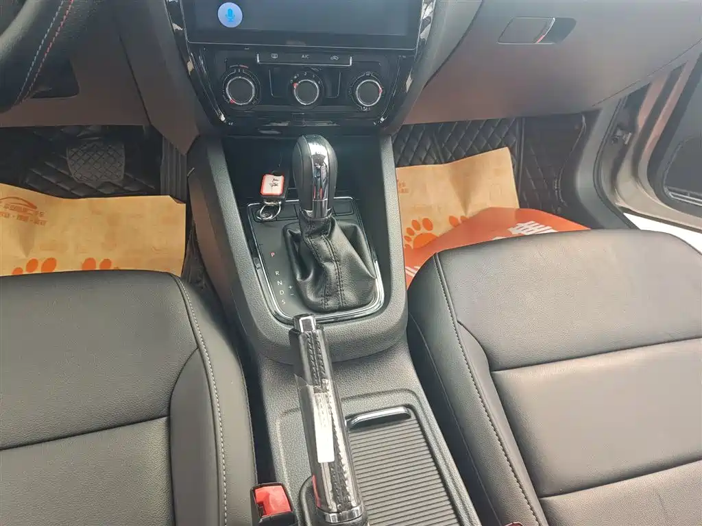 Volkswagen Sagitar 2018 1.6L Automatic Comfort фото 9