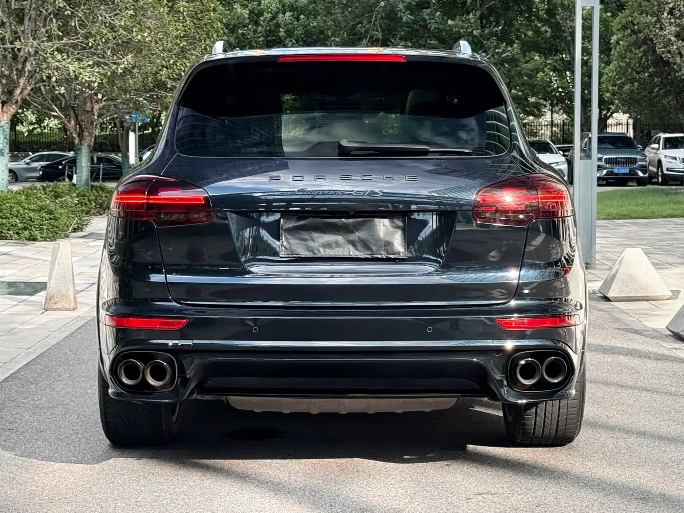 Photo 8 - Porsche Cayenne