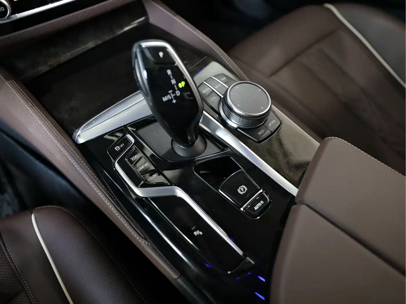 BMW 5 Series 2021 525Li Luxury Package фото 13