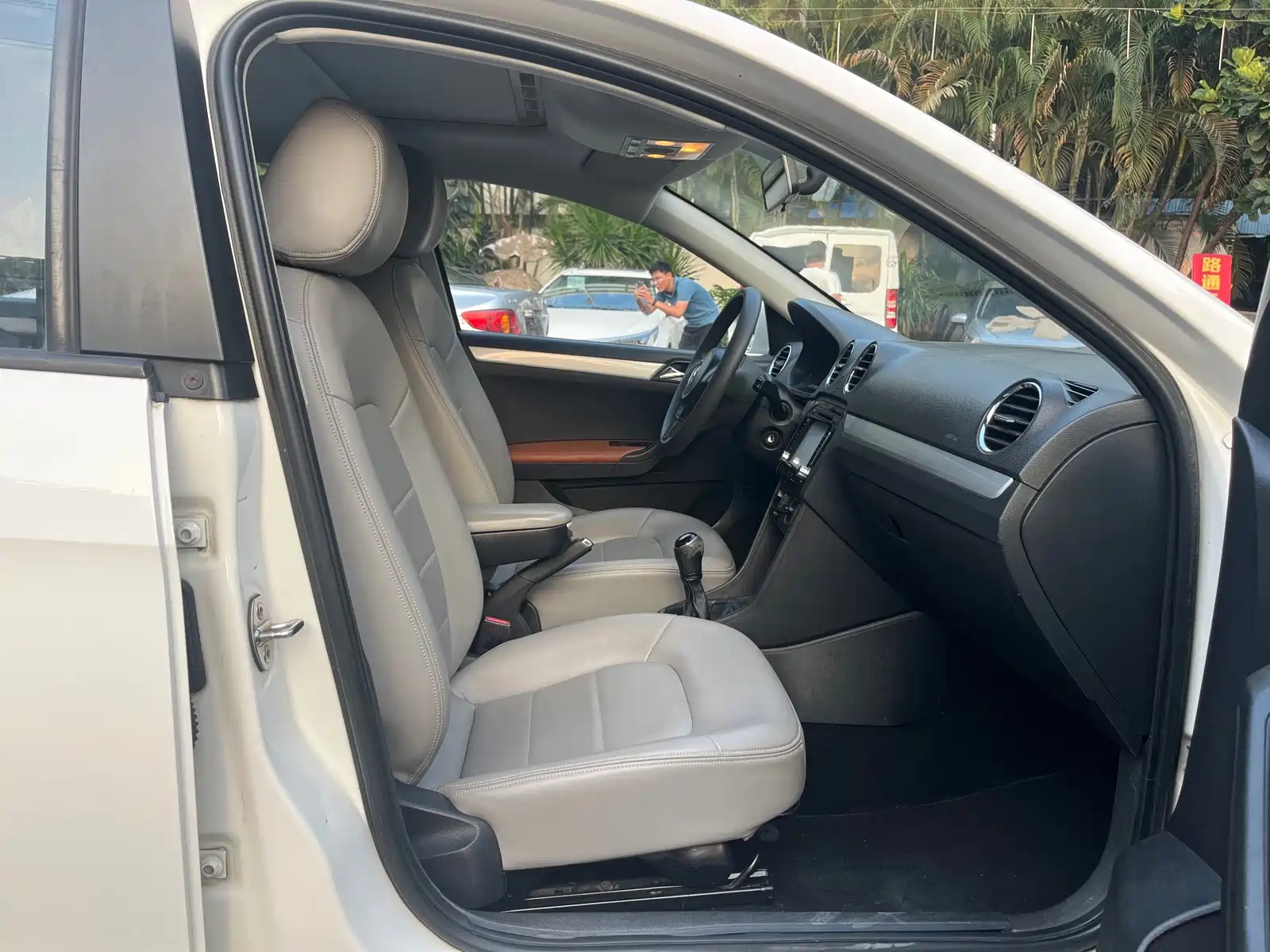 Photo 17 - Volkswagen Jetta