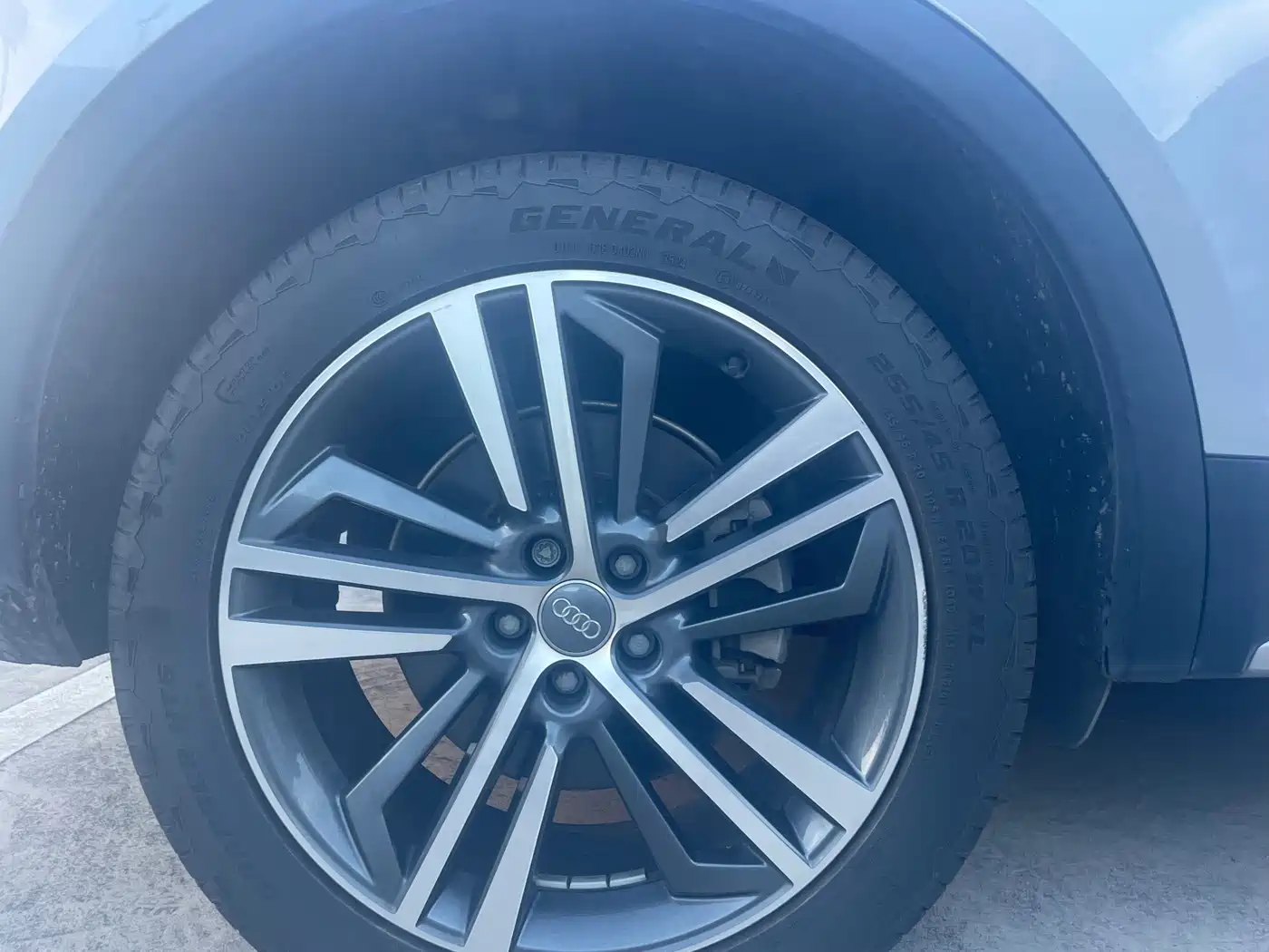 Фото 13 - Audi Q5L