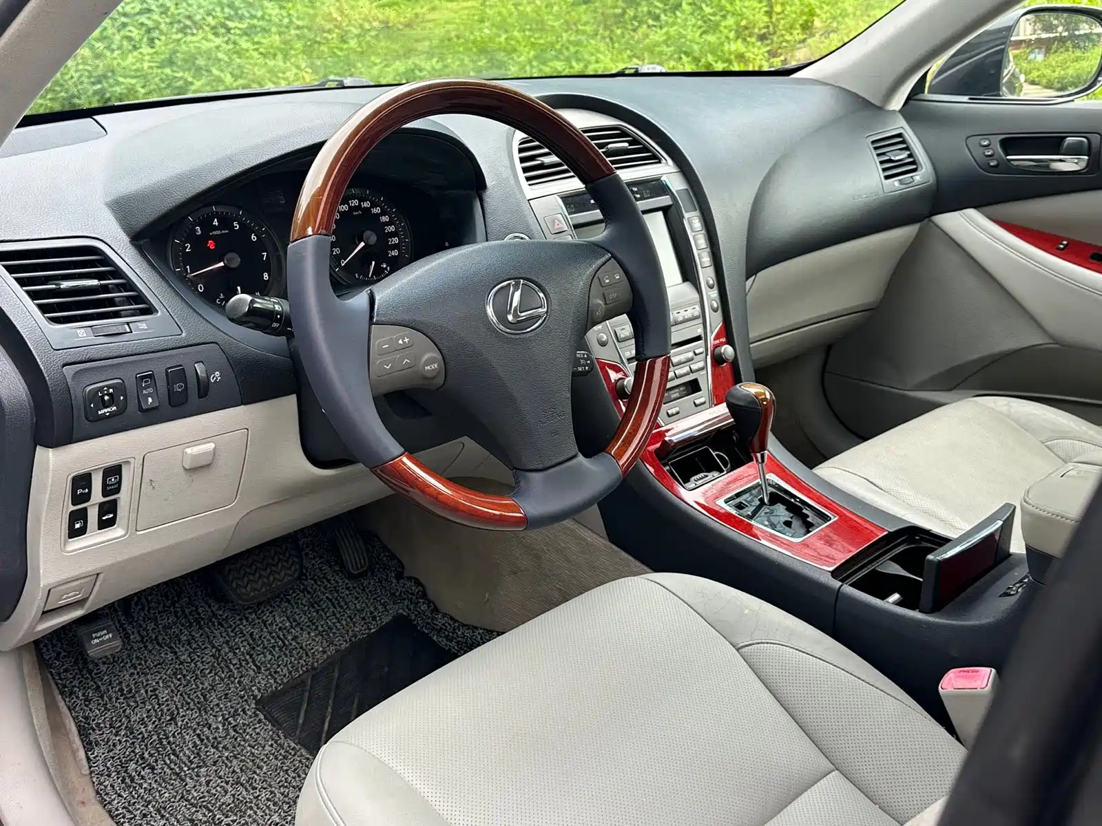 Фото 7 - Lexus ES