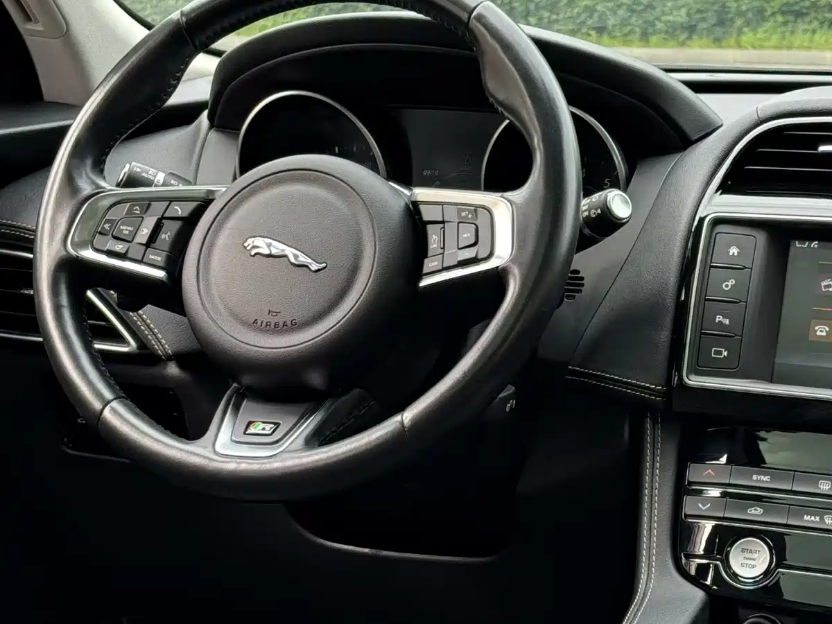 Jaguar F-PACE 2017 2016 3.0 SC 4WD R-Sport