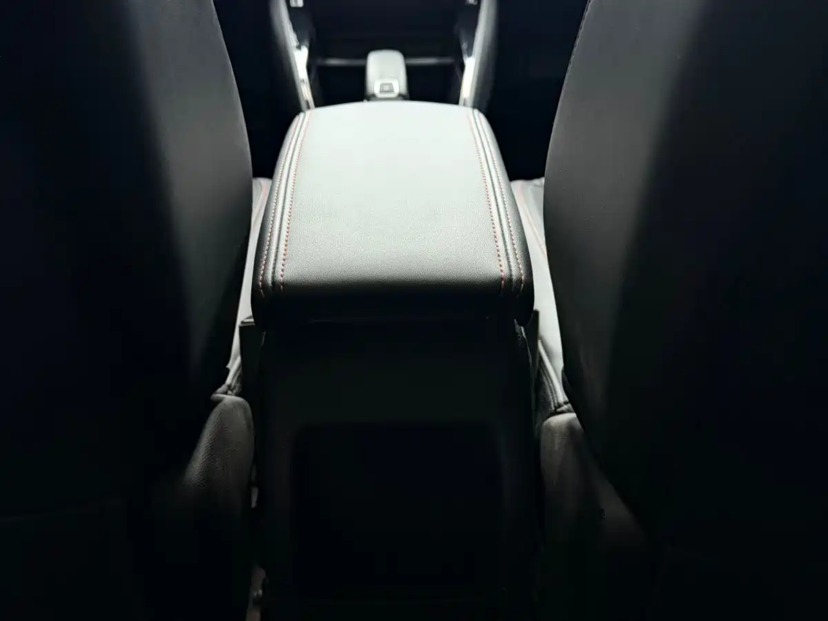 Photo 14 - Peugeot 2008