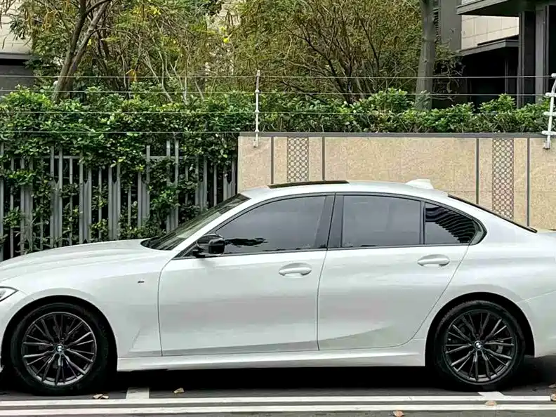 BMW 3 Series 2021 325i M Sport Night Edition фото 2
