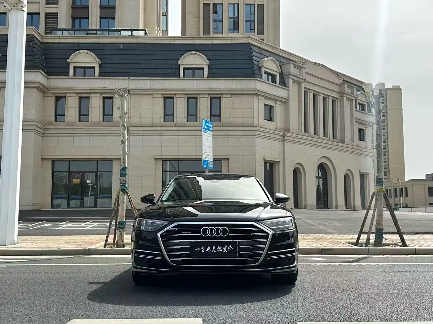 Фото 2 - Audi A8