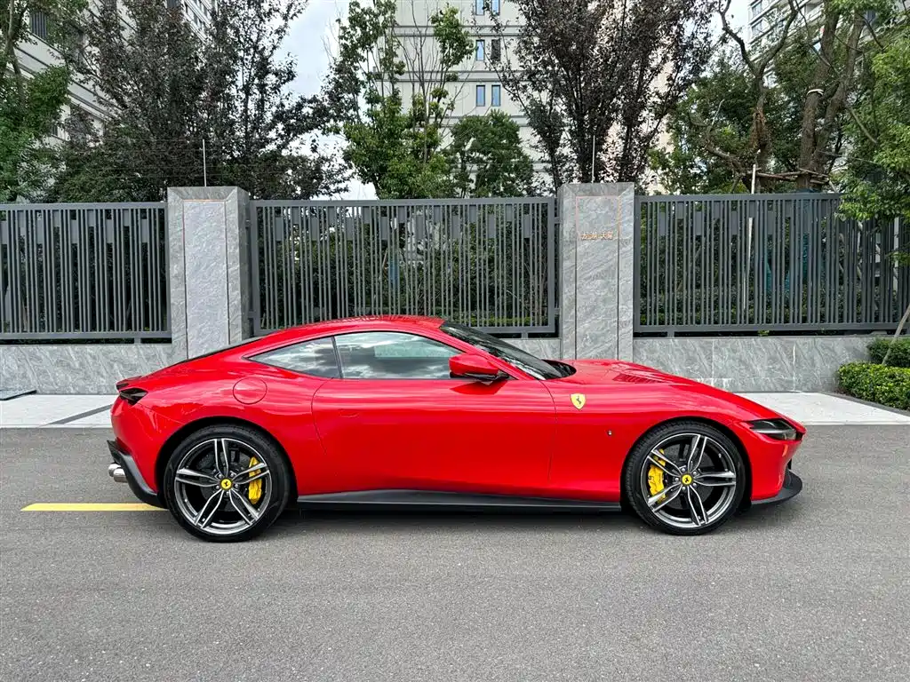 FERRARI ROMA