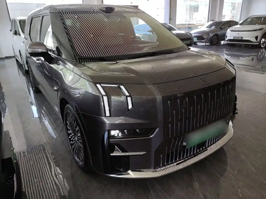 ZEEKR 009 2025 2024 6-seat Executive AWD 108kWh