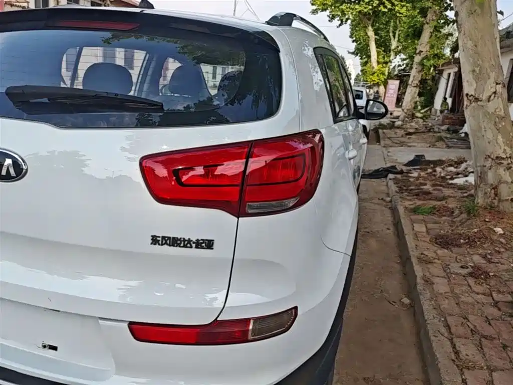 Kia Sportage 2015 2.0L Automatic 2WD GL фото 8