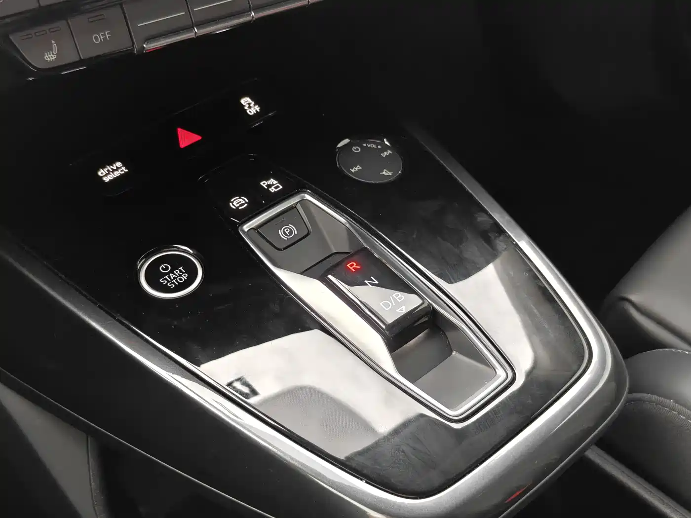 Audi Q4 e-tron 2023 40 e-tron Innovation Edition фото 15