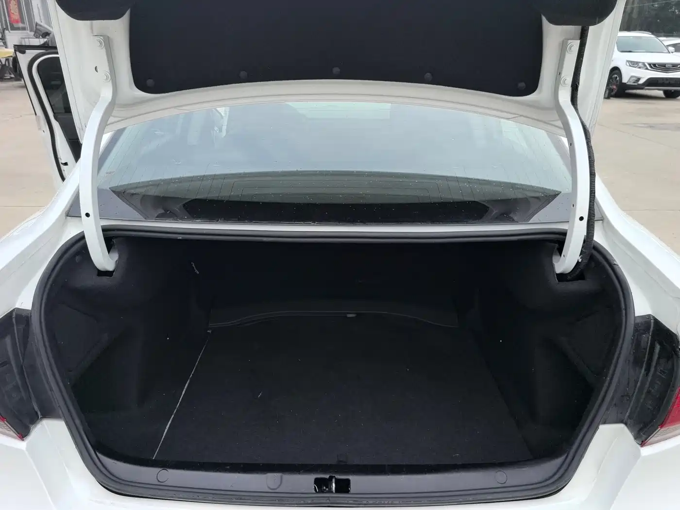 Qoros 3 2019 2018 Sedan 1.6L Auto Leading