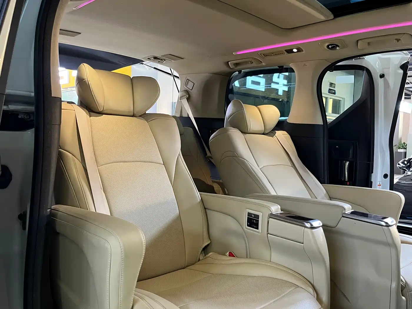 Toyota Alphard 2018 Facelift 3.5L Luxury Edition фото 6
