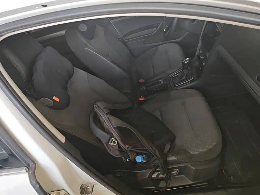 Фото 25 - Volkswagen Golf