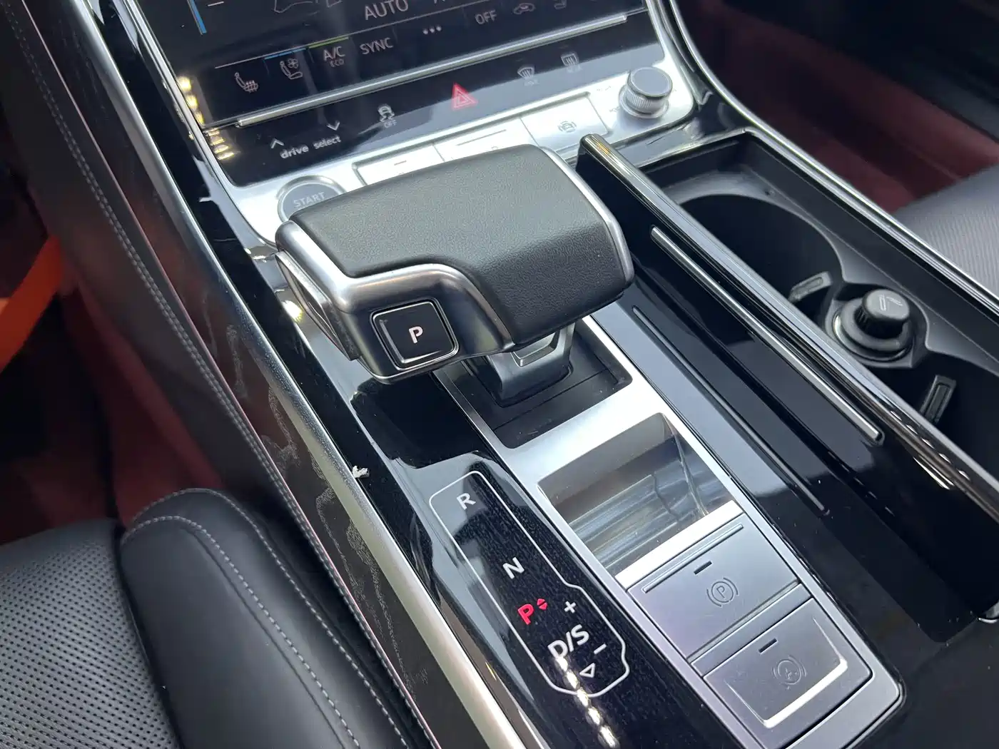 Фото 6 - Audi A8